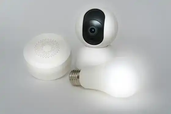 Connectivité urbaine intelligente en néon bleu
